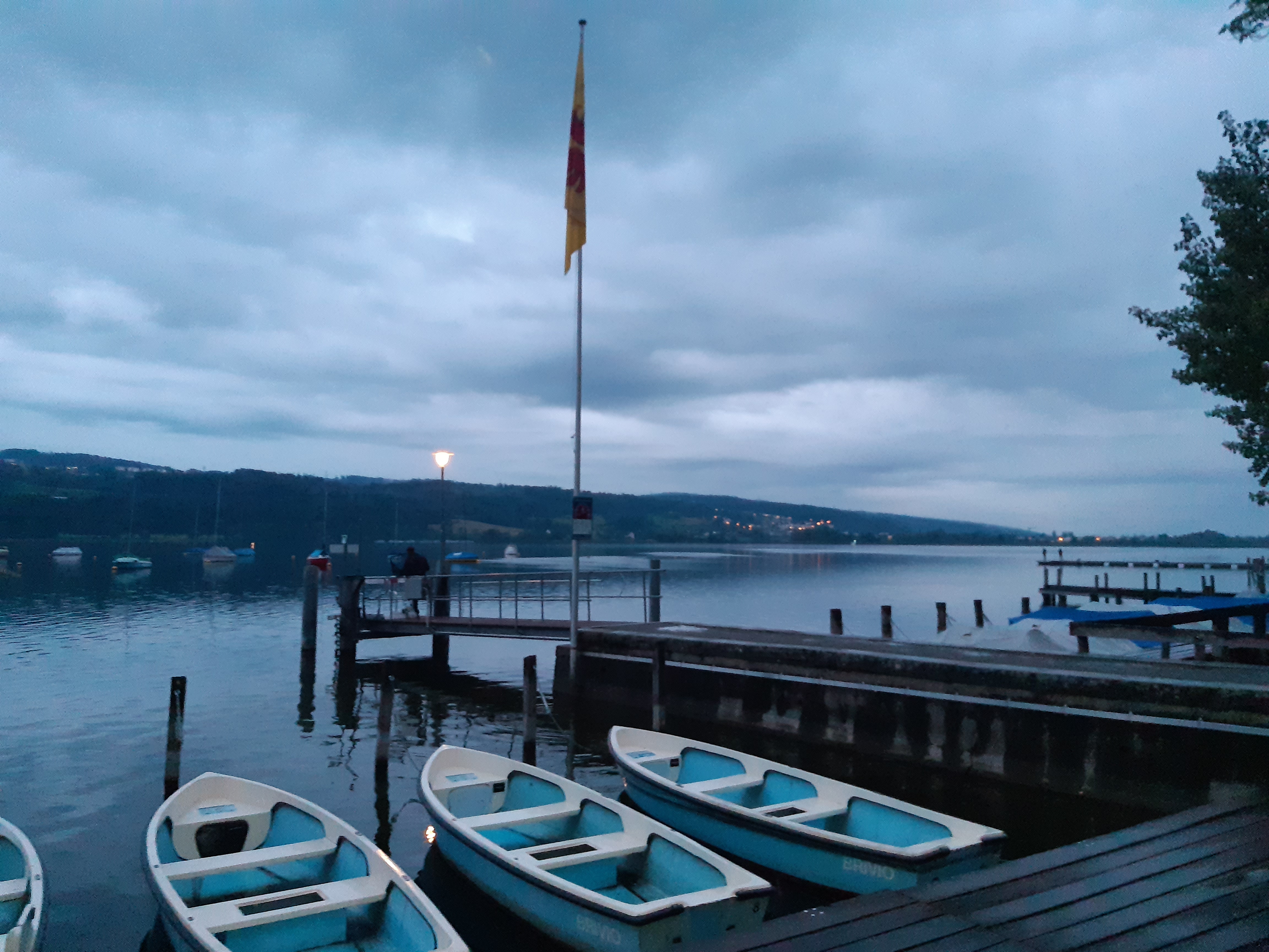 ... we decide to skip the cycling and replace it with sightseeing at the Greifensee...