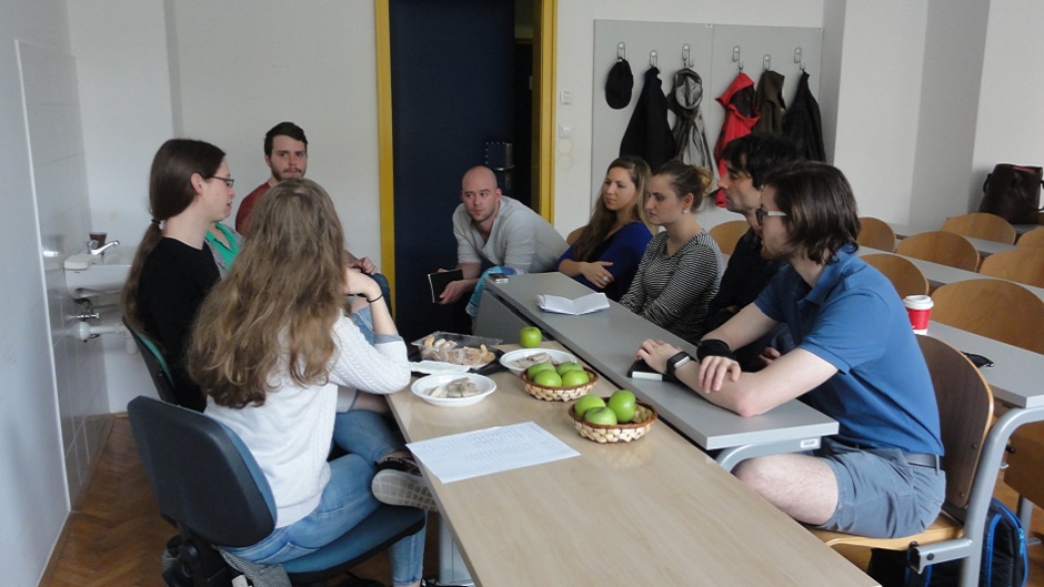 Discussions between cultures